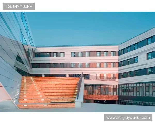 人大附中二层足球场地建设方案与周边环境整合规划研究